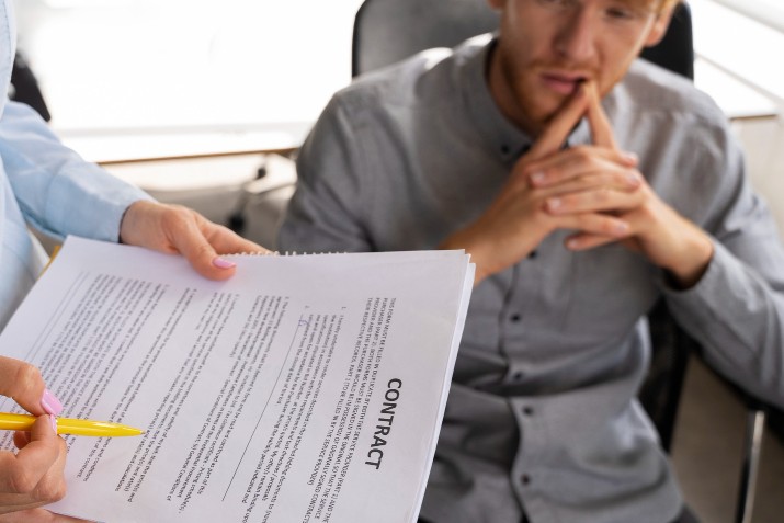 Choquant ? Le report de la date d’embauche prévue au contrat de travail…